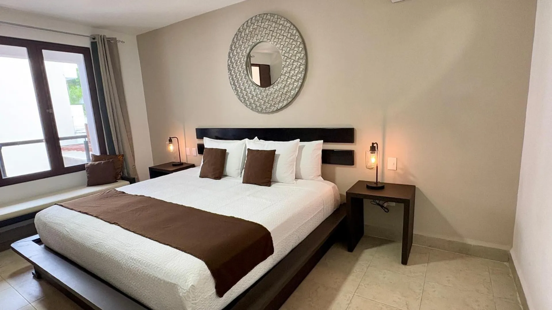 Hotel Aria Quinta Avenida & Rooftop プレヤデルカーメン
